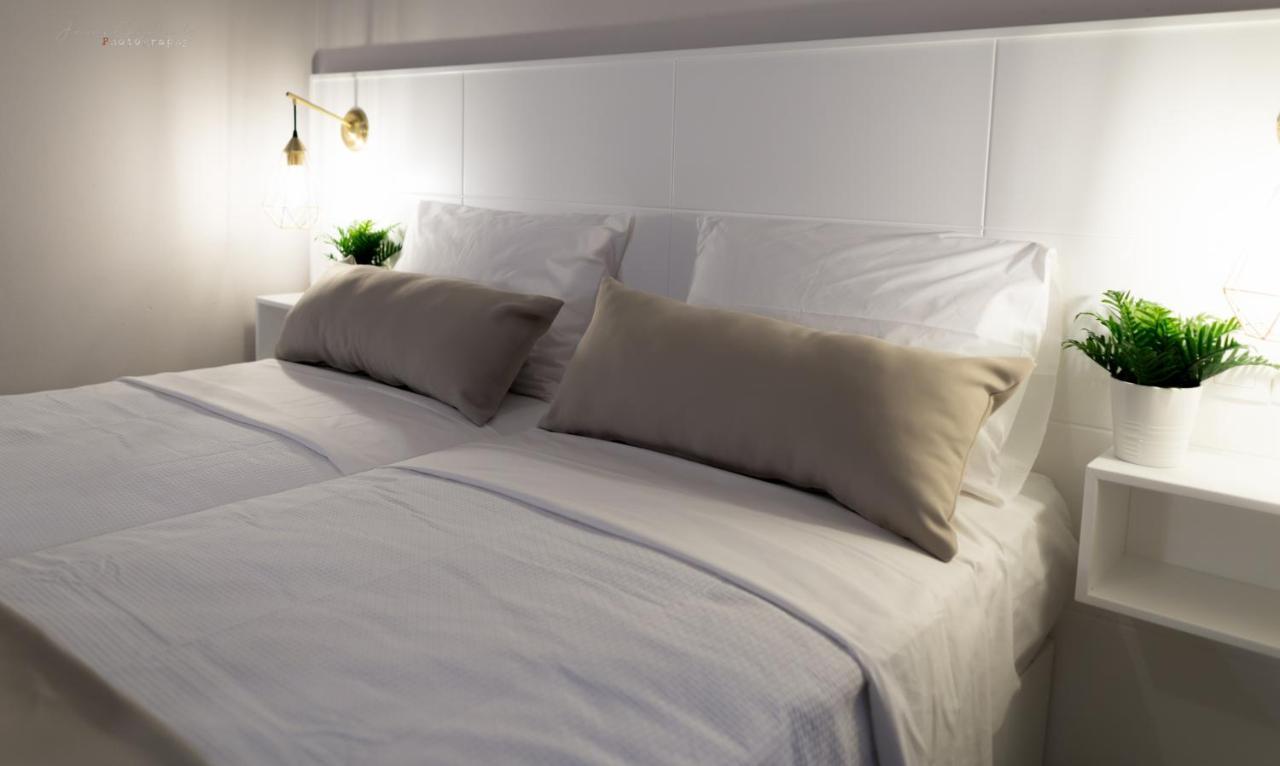 Sunset Brand New Luxury Apt With Pool & Sea View カルパトス エクステリア 写真