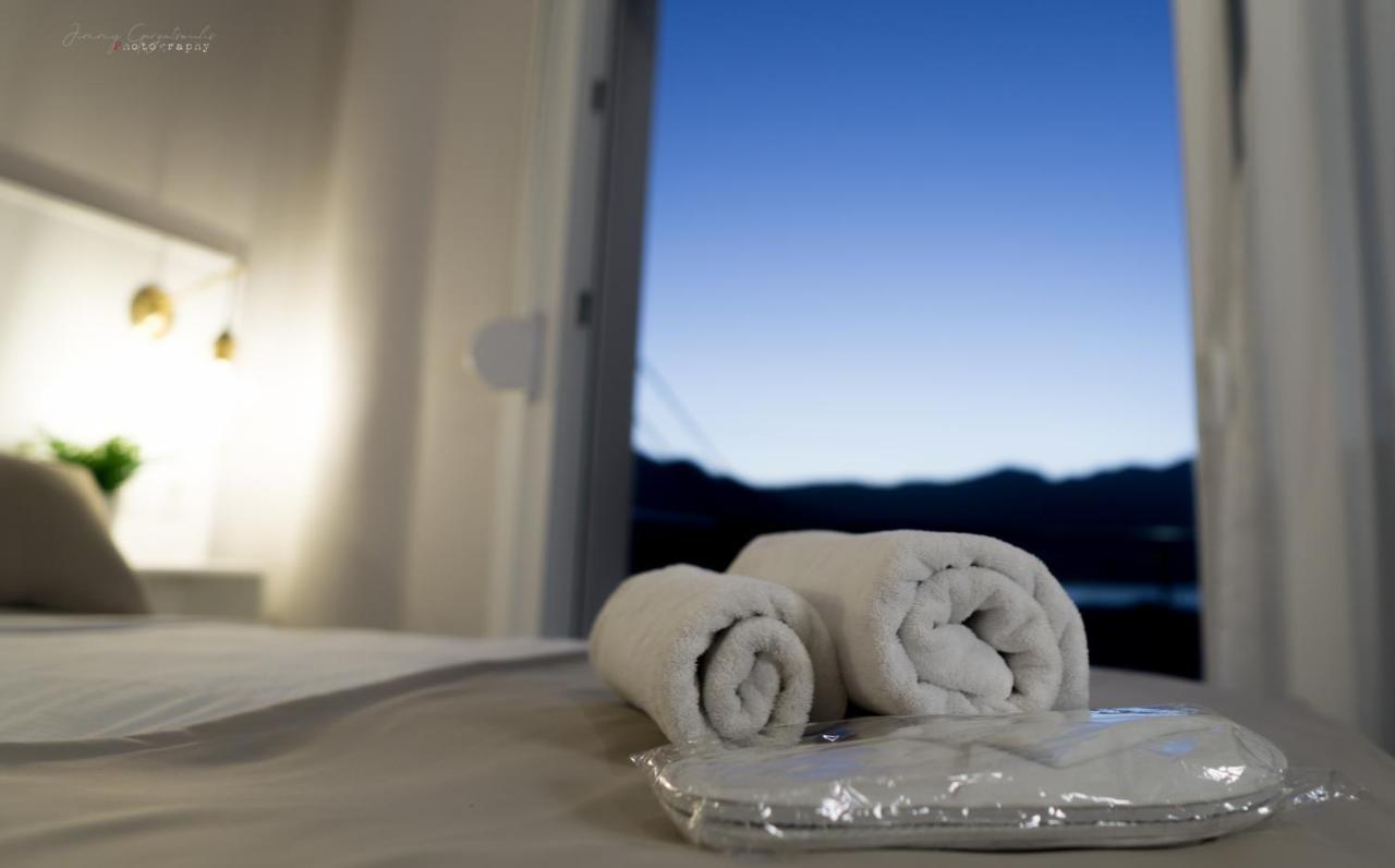 Sunset Brand New Luxury Apt With Pool & Sea View カルパトス エクステリア 写真