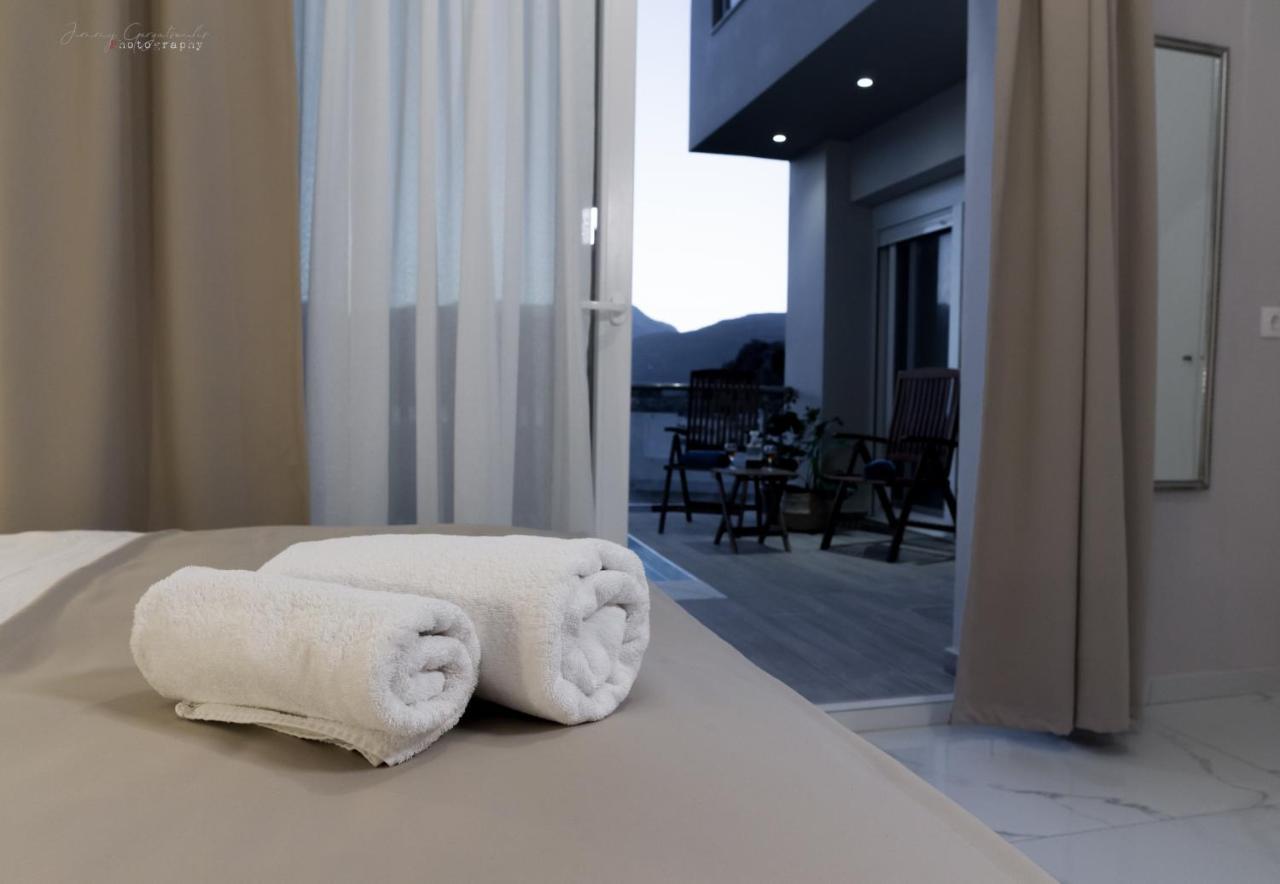 Sunset Brand New Luxury Apt With Pool & Sea View カルパトス エクステリア 写真